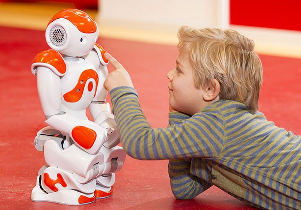 Read more about the article Το Ευρωπαϊκό Κοινοβούλιο ζητά θέσπιση κανόνων για τη Ρομποτική και την Τεχνητή Νοημοσύνη