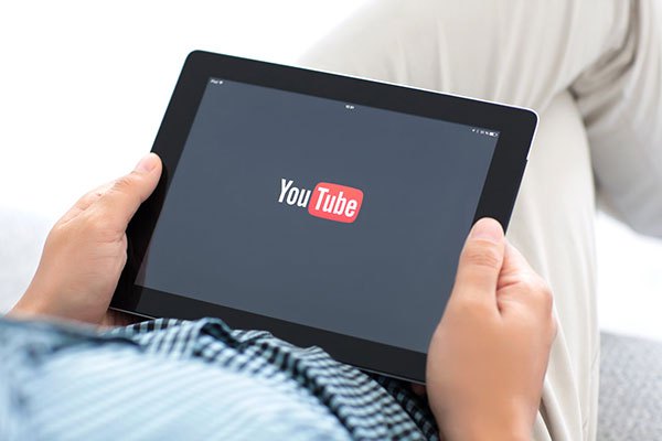 Read more about the article YouTube: Οι χρήστες ξοδεύουν πλέον καθημερινά 1 δισ. ώρες για παρακολούθηση videos